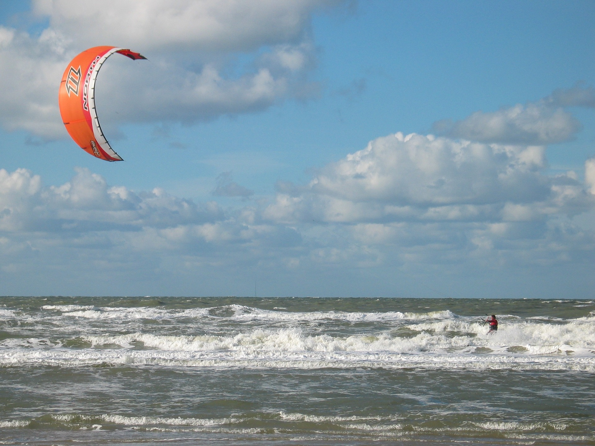 Kitesurfing