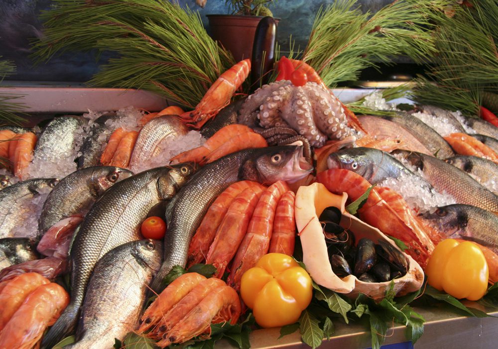 What to eat at a Greek “Psarotaverna”: Greek fish explained